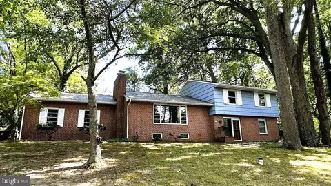 426 Edgewater Rd, Pasadena, MD 21122