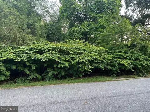 343 Metropolitan Blvd, Pasadena, MD 21122 photo 2