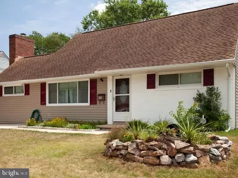 13 Thomas Rd, Glen Burnie, MD 21060