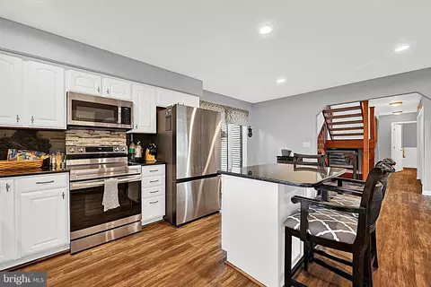 Kitchen - 339 Eagle Hill Rd, Pasadena, MD 21122 photo 4 of 4