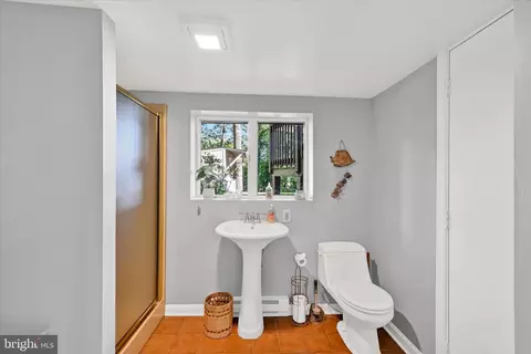 Bath - 339 Eagle Hill Rd, Pasadena, MD 21122 photo 5 of 5