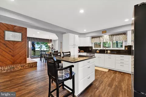 Kitchen - 339 Eagle Hill Rd, Pasadena, MD 21122 photo 3 of 4