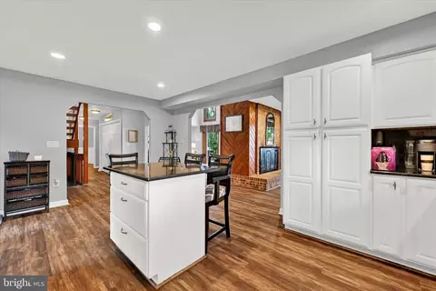 Entry Way - 339 Eagle Hill Rd, Pasadena, MD 21122 photo 3 of 6