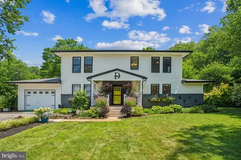 8122 Elizabeth Rd, Pasadena, MD 21122