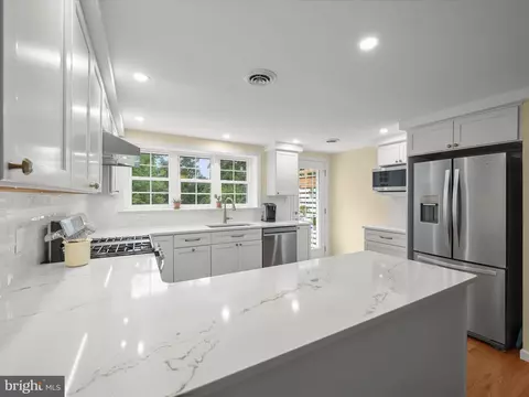 111 Severn Way, Arnold, MD 21012 photo 2