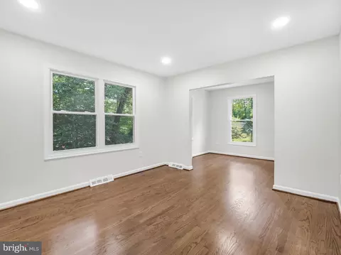 Living - 1587 Chocataw Rd, Arnold, MD 21012 photo 5 of 6