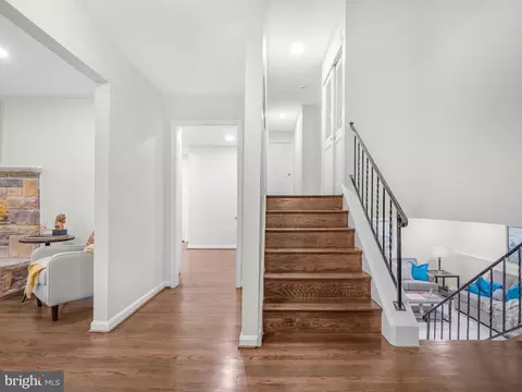 Entry Way - 1587 Chocataw Rd, Arnold, MD 21012 photo 2 of 4