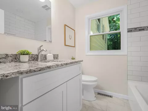 Bath - 1587 Chocataw Rd, Arnold, MD 21012 photo 2 of 5