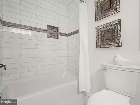 Bath - 1587 Chocataw Rd, Arnold, MD 21012 photo 4 of 5