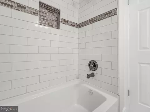 Bath - 1587 Chocataw Rd, Arnold, MD 21012 photo 3 of 5