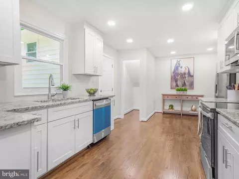 Entry Way - 1587 Chocataw Rd, Arnold, MD 21012 photo 1 of 4