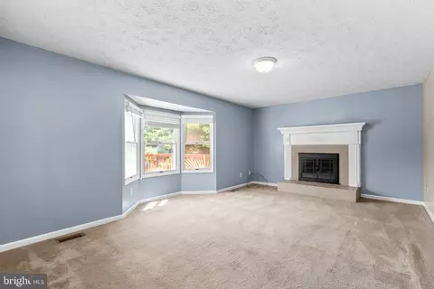 Living - 279 Greenridge Dr, Dunkirk, MD 20754 photo 5 of 5