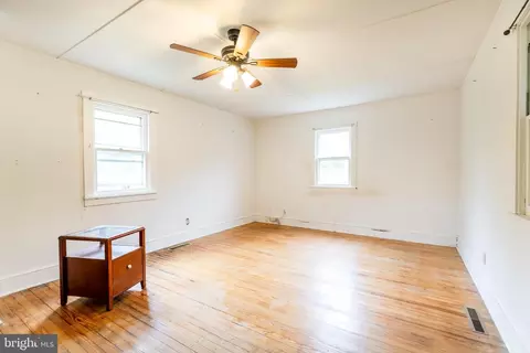 Bedroom - 21 Arnold Rd, Arnold, MD 21012 photo 2 of 5