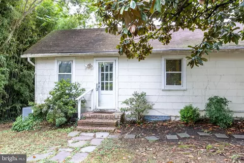 21 Arnold Rd, Arnold, MD 21012