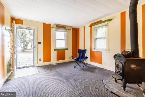 Living - 21 Arnold Rd, Arnold, MD 21012 photo 1 of 4
