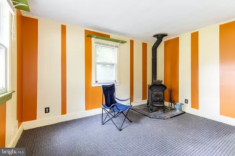Living - 21 Arnold Rd, Arnold, MD 21012 photo 3 of 4