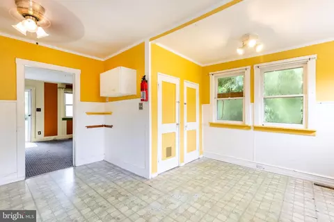 Entry Way - 21 Arnold Rd, Arnold, MD 21012 photo 2 of 6