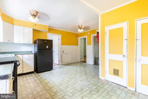 Entry Way - 21 Arnold Rd, Arnold, MD 21012 photo 4 of 6