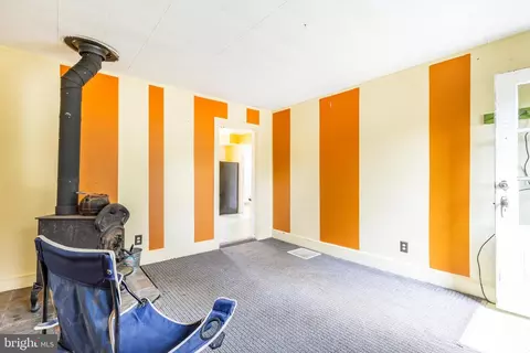 Living - 21 Arnold Rd, Arnold, MD 21012 photo 2 of 4