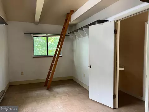 Bedroom - 2128 Shore Dr, Edgewater, MD 21037 photo 2 of 2