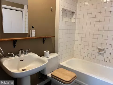 Bath - 2128 Shore Dr, Edgewater, MD 21037 photo 1 of 2