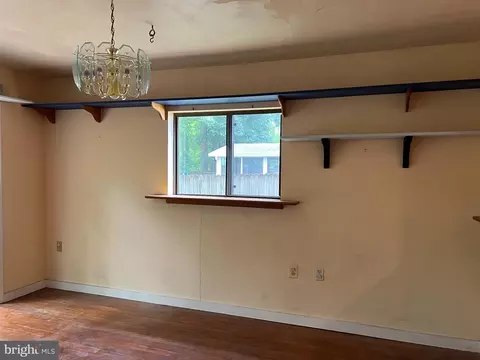 Living - 2128 Shore Dr, Edgewater, MD 21037 photo 3 of 4