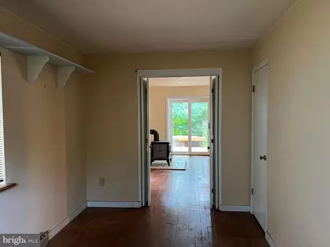 Entry Way - 2128 Shore Dr, Edgewater, MD 21037 photo 2 of 2