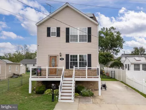 305 Cloverhill Rd, Pasadena, MD 21122 photo 3
