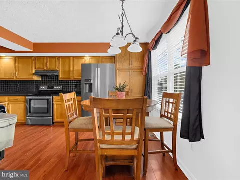 305 Cloverhill Rd, Pasadena, MD 21122 photo 4