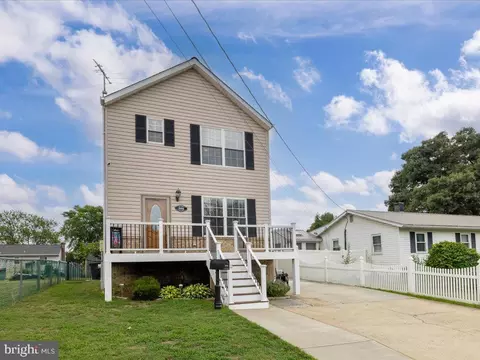 305 Cloverhill Rd, Pasadena, MD 21122 photo 2