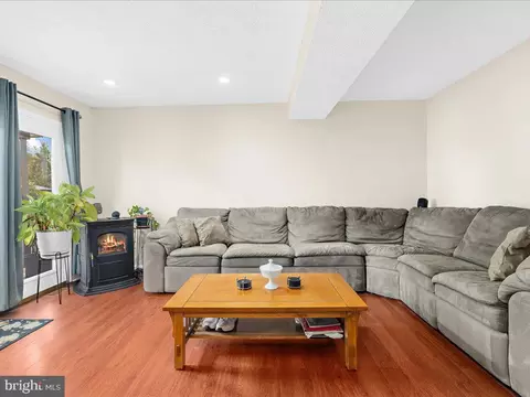 305 Cloverhill Rd, Pasadena, MD 21122 photo 13