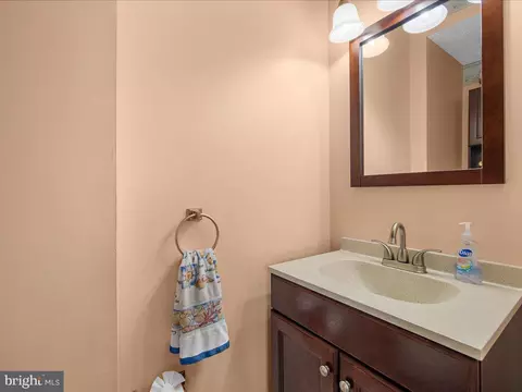 305 Cloverhill Rd, Pasadena, MD 21122 photo 6