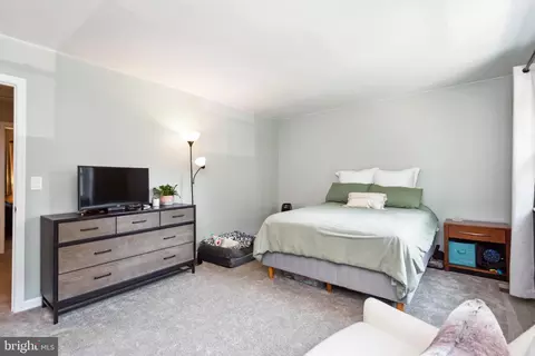 Bedroom - 1304 Juniper St, Shady Side, MD 20764 photo 3 of 3