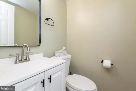 Entry Way - 1304 Juniper St, Shady Side, MD 20764 photo 3 of 4