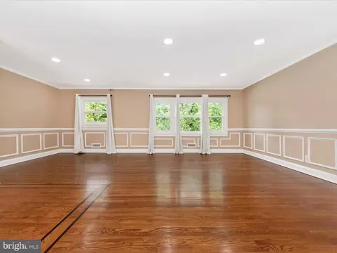Living - 152 Ibis Dr, Pasadena, MD 21122 photo 1 of 11