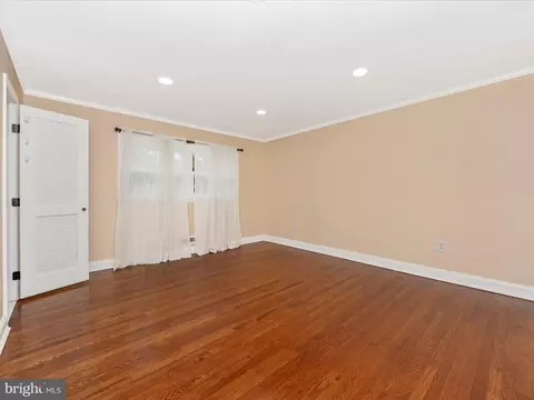 Living - 152 Ibis Dr, Pasadena, MD 21122 photo 7 of 11
