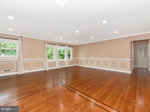 Living - 152 Ibis Dr, Pasadena, MD 21122 photo 5 of 11