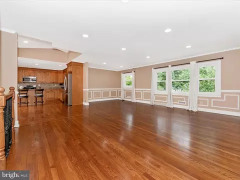 Living - 152 Ibis Dr, Pasadena, MD 21122 photo 2 of 11