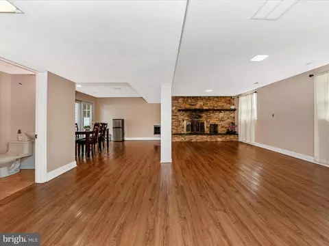 Living - 152 Ibis Dr, Pasadena, MD 21122 photo 8 of 11