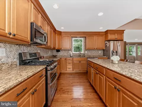 Kitchen - 152 Ibis Dr, Pasadena, MD 21122 photo 4 of 7