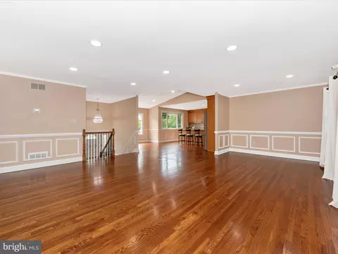 Living - 152 Ibis Dr, Pasadena, MD 21122 photo 4 of 11