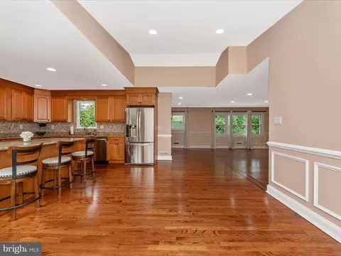Entry Way - 152 Ibis Dr, Pasadena, MD 21122 photo 2 of 2