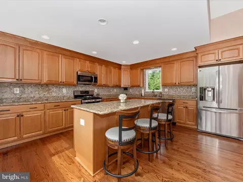 Kitchen - 152 Ibis Dr, Pasadena, MD 21122 photo 2 of 7