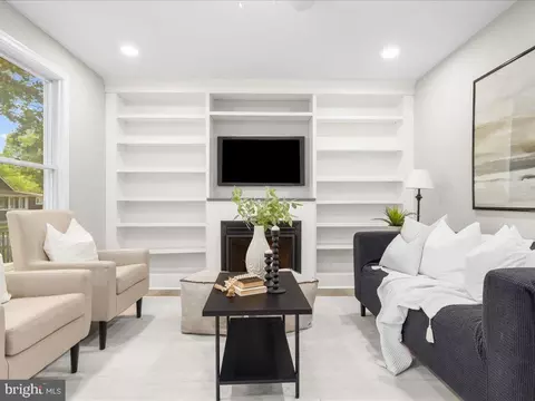1221 Pine Ave, Shady Side, MD 20764