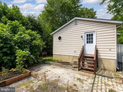 Exterior - 1221 Pine Ave, Shady Side, MD 20764 photo 2 of 5