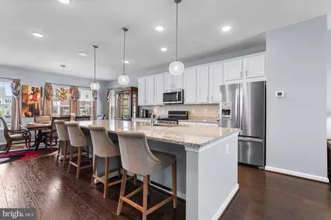 7718 Cresap Ln, Hanover, MD 21076 photo 2