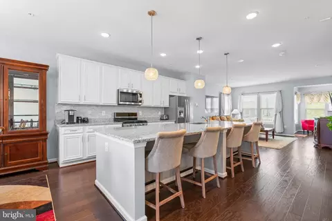 7718 Cresap Ln, Hanover, MD 21076 photo 3
