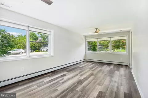 Living - 1205 Cedar Ln, Edgewater, MD 21037 photo 4 of 5