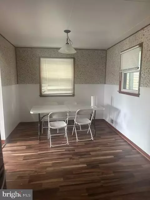Dining - 307 18th Ave, Brooklyn, MD 21225 photo 1 of 1