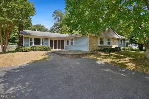 1715 Sturbridge Pl, Crofton, MD 21114